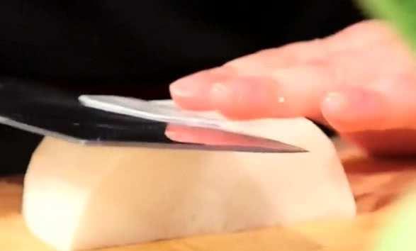 中国厨师秀刀工看呆韩国,中国厨师在韩国展示顶级刀工