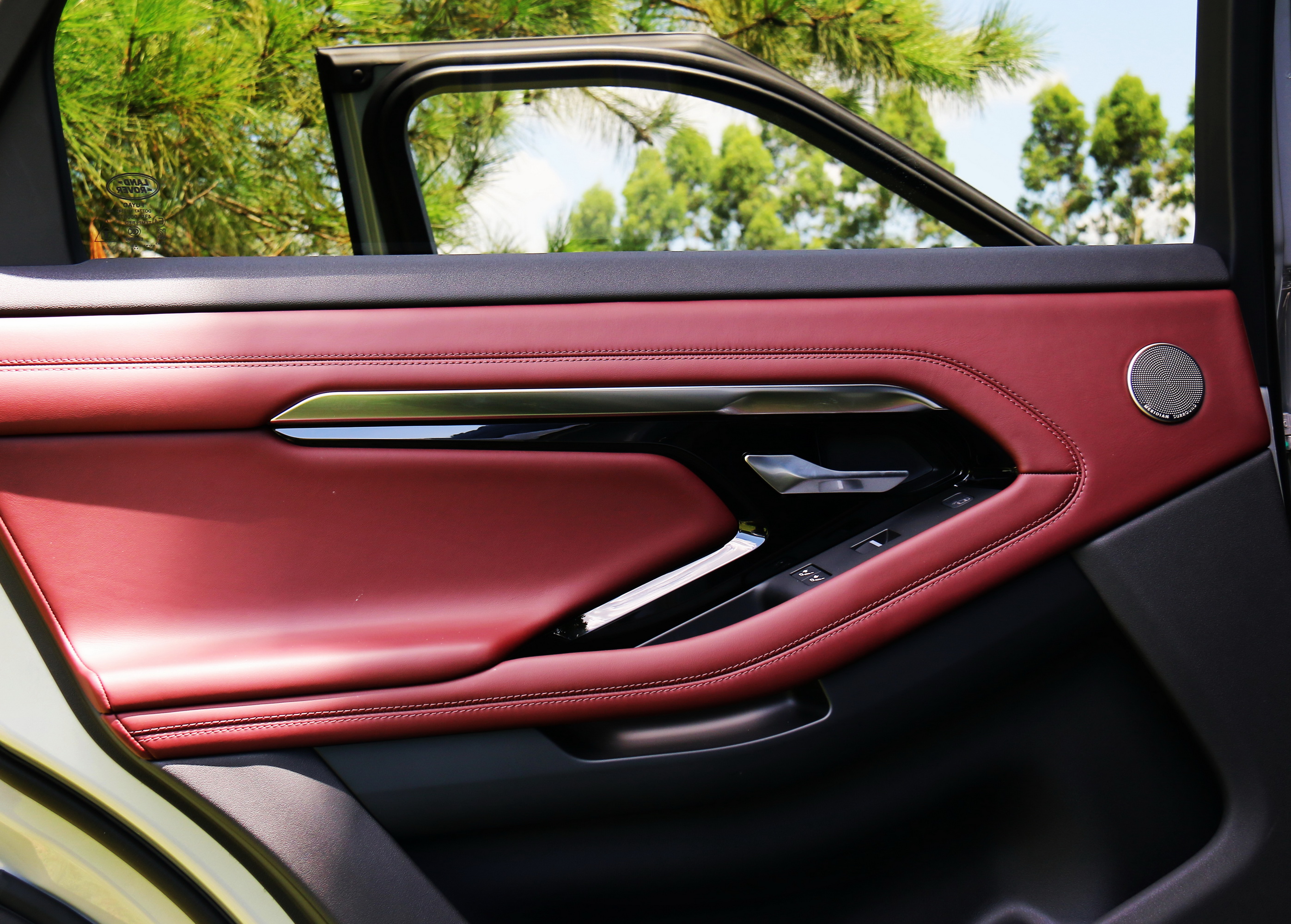 路虎揽胜极光l怎么样值得购买吗,2022路虎揽胜极光l值得买么