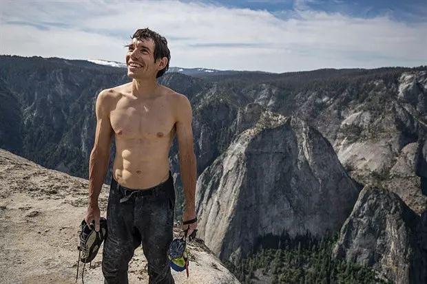 人生就像Freesolo，从《徒手攀岩》中我找到达成目标的成功之道