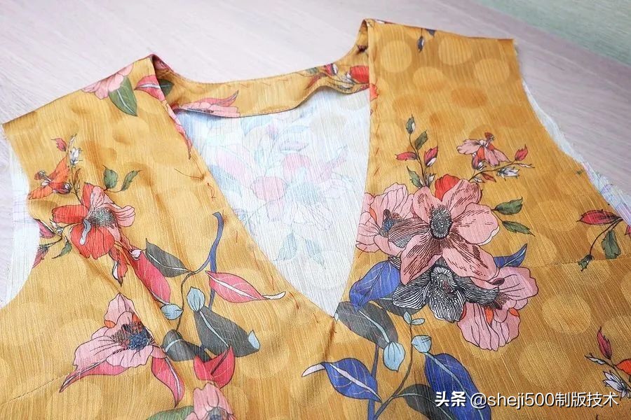 v领雪纺连衣裙领口大了怎么办,雪纺连衣裙领口大了怎么改小窍门