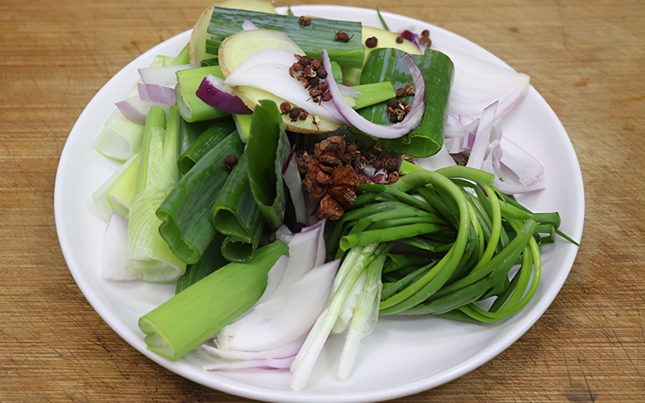 大厨教你秘制香辣红油,色泽红亮,味道醇厚,拌面蘸酱不可少