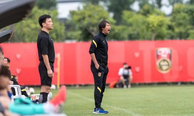 国足最新消息0-4,国足对恒大的看法