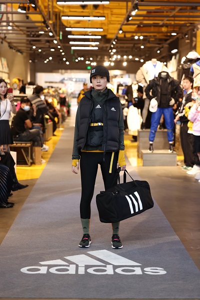 阿迪达斯ozweego春季新款,阿迪达斯新品来袭