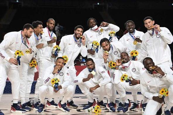 同年获得NBA和奥运会双料冠军，米德尔顿和霍乐迪到达人生巅峰