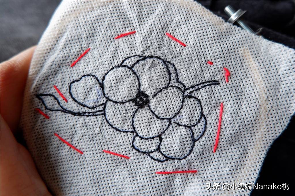 衣服消毒液染色了怎么补救,衣服被84消毒液弄掉色怎么缝