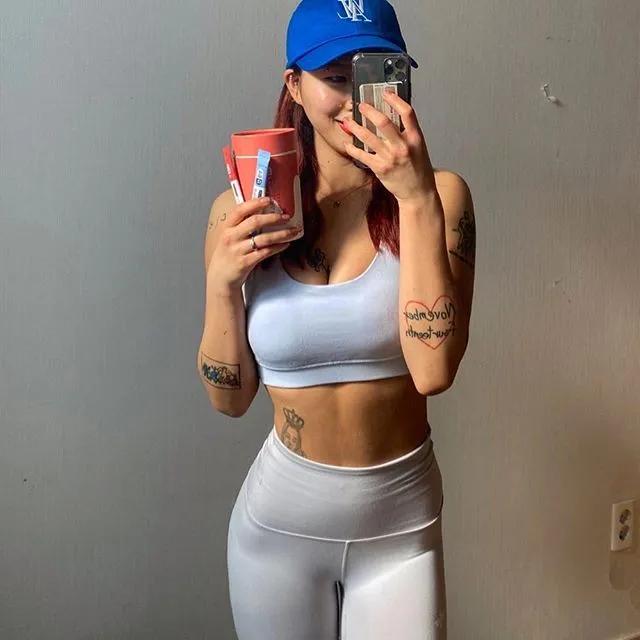 爱纹身的小姐姐,喜欢有纹身的小姐姐