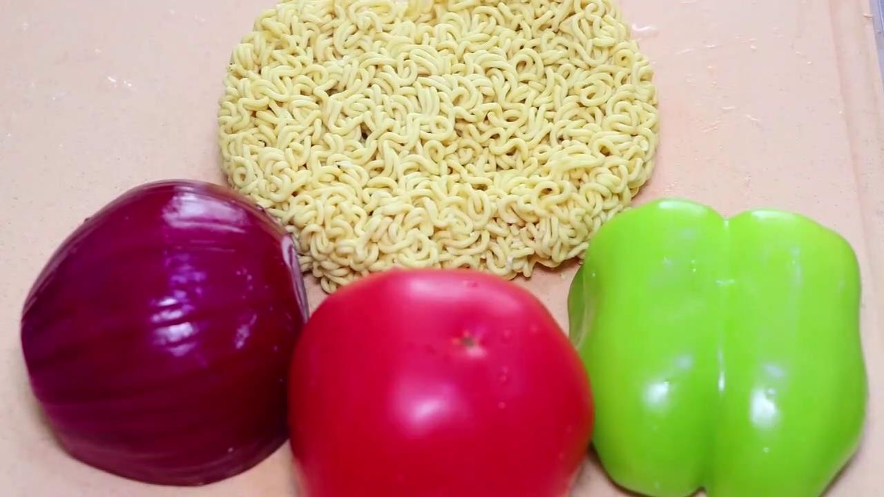 泡面加鸡蛋怎么煮好吃又方便,火腿鸡蛋泡面怎么煮才最好吃