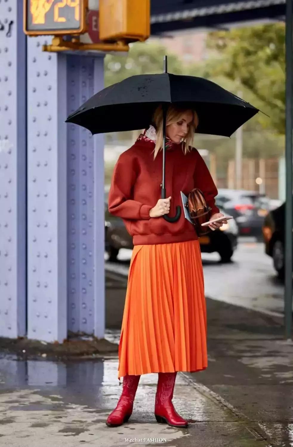 卫衣配什么裙子好看春天,卫衣裙子怎么搭配才好看