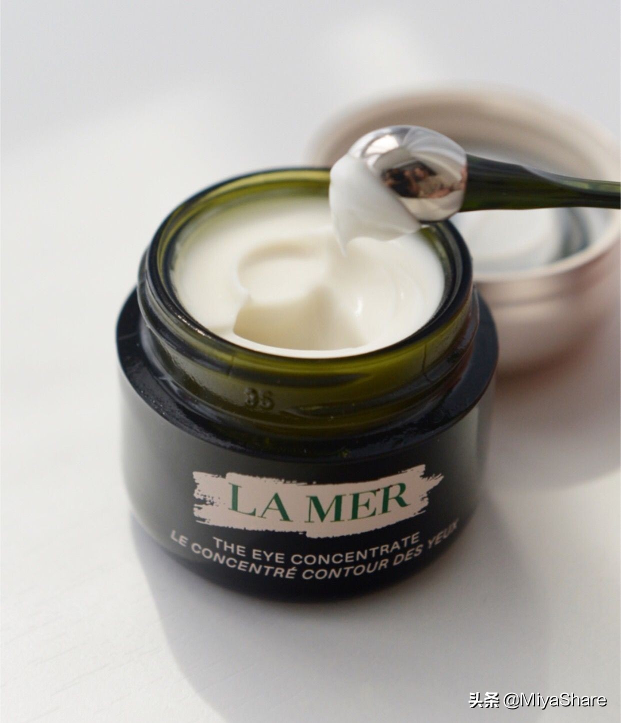 娇兰贵妇眼霜适合什么肤质,娇兰眼霜和sk2眼霜哪个好