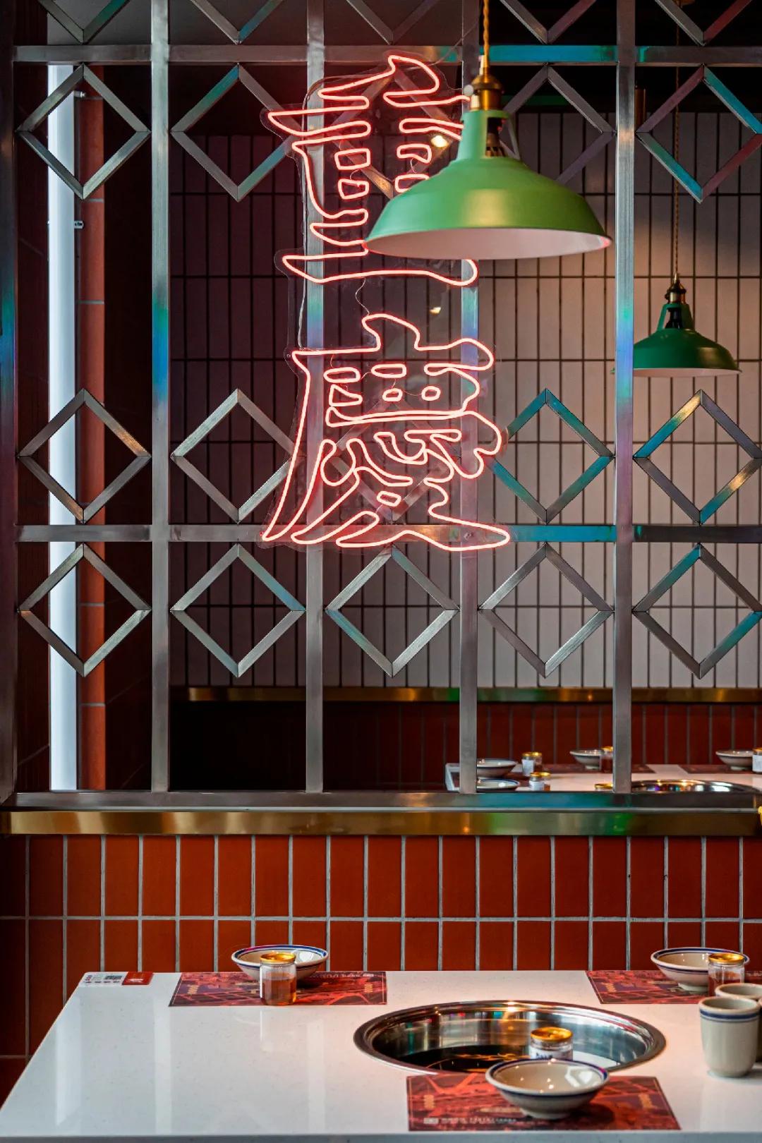 等位2000桌的“卤校长”杀进人广！女生来，免费吃