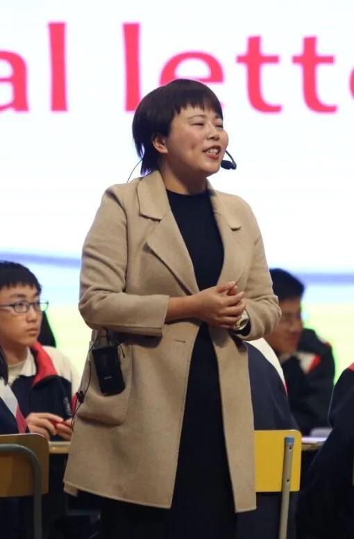 巴陵郡三湘四水英才聚，香樟园高谈阔论红烛燃