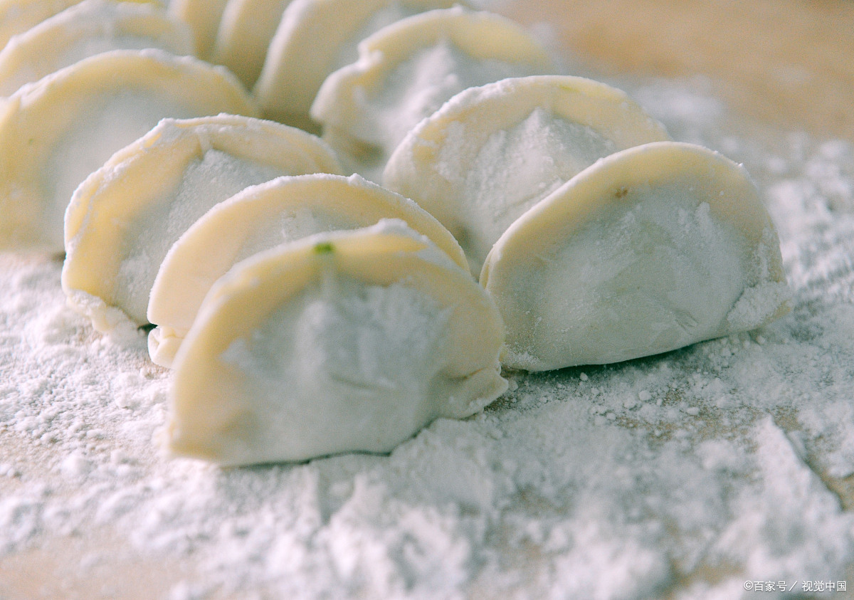 速冻水饺发白，久煮不熟咋办？避免3点，2种方法煮水饺，新鲜好吃