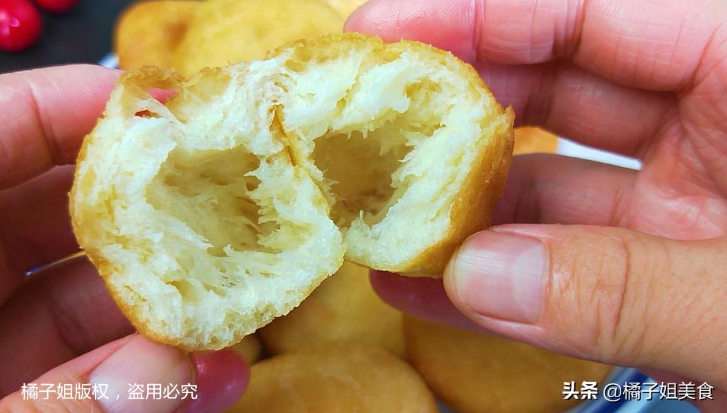 油饼怎么做又软又香又有劲道,二个鸡蛋一碗面粉教你做油饼