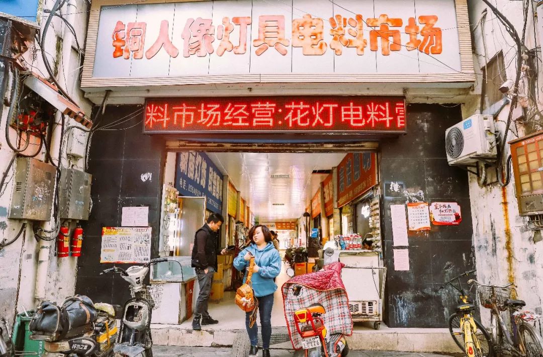 穿梭60年,武汉公交无轨电车1路