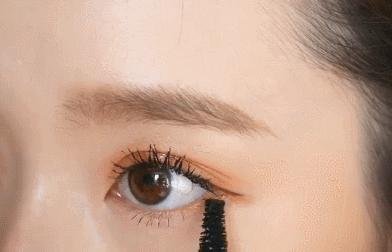 让睫毛变得又长又浓密的小妙招,睫毛又长又密小妙方