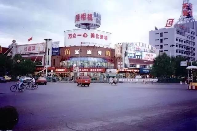 九十年代天津老照片图文,老照片1980年的天津街景