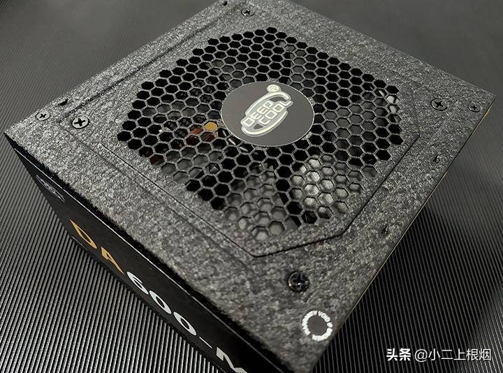 搞机日记:全模组全日系电容,用它作电脑的心脏,妥