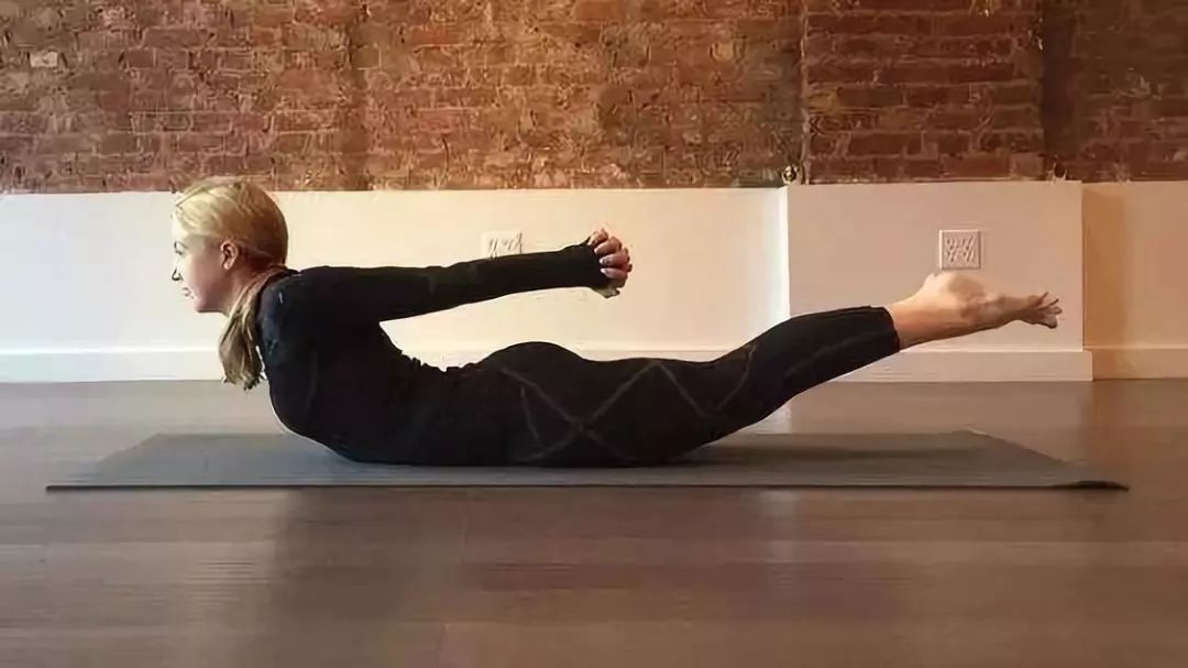 怎么拉长臀线变成大长腿,4个动作拯救你的扁塌臀