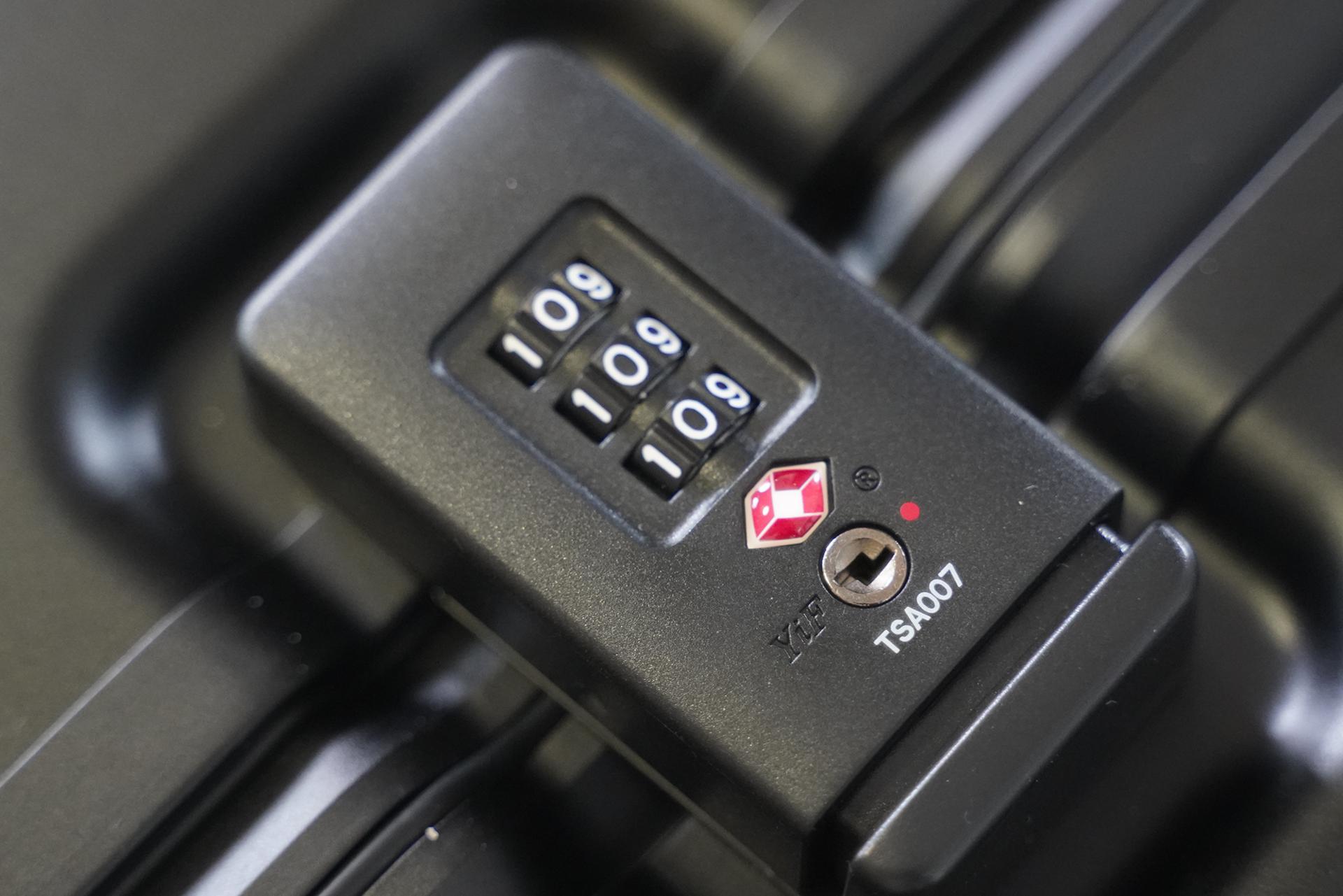 地平线8铝镁合金拉杆箱,地平线拉杆箱和elle拉杆箱哪个好