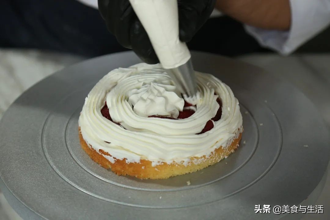 草莓奶油蛋糕教程来了你学会了没,韩国草莓蛋糕