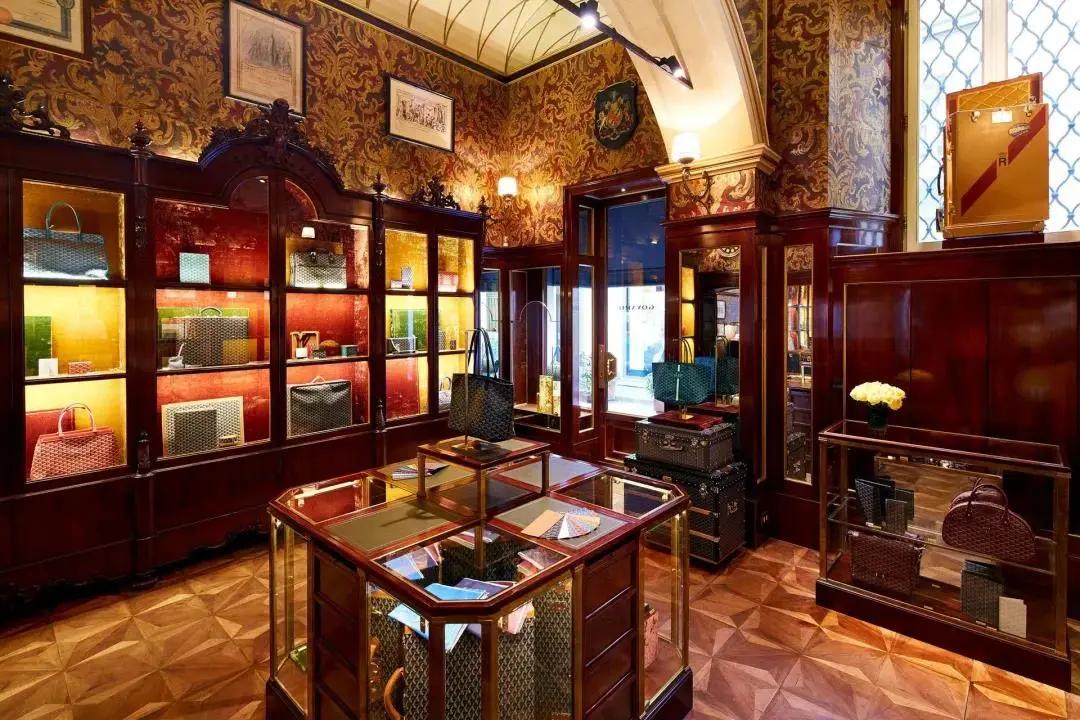 用“沉默”代言的rapper时尚爱物，“人间种草机”王菲超爱背的包