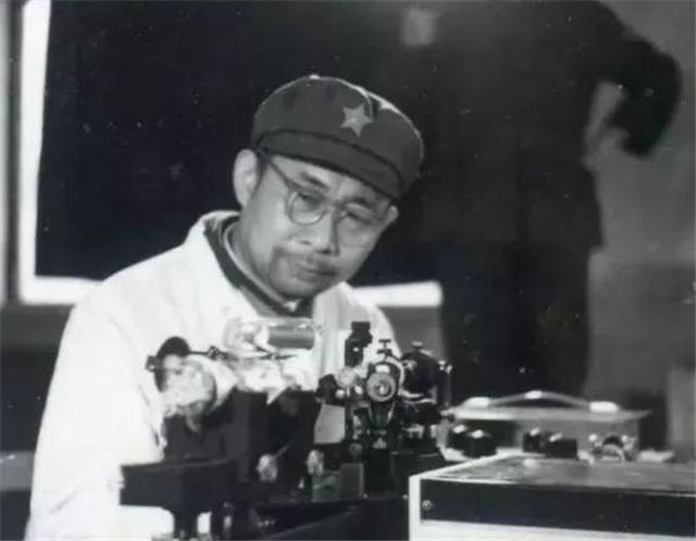 高伯龙作品,高伯龙讲述国防科技