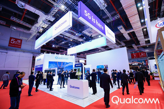 走进进博会|5G:1秒就能*载下**一部高清电影,卡一下都很难