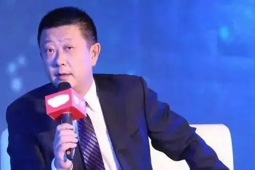 海底捞火锅天花板缘何走下神坛,下跌的海底捞还能风光多久