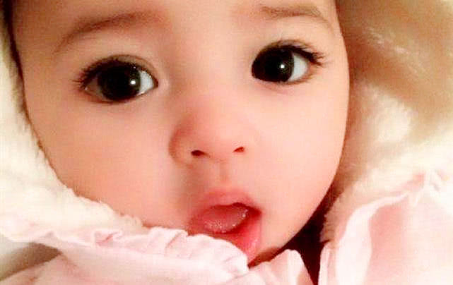 全网眼睛最小宝宝火了，眼睛小的只有一条缝，网友：芝麻吃多了？