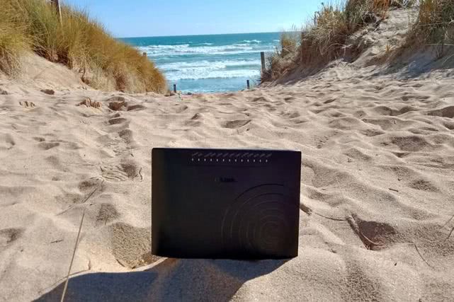 澳洲“上网猫”度假照火了，起因是一父母为了解决只想上网的孩子