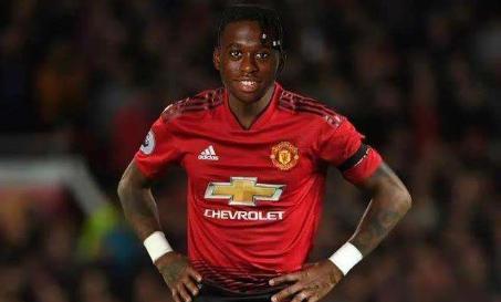 铲出大师水准！4次美妙滑铲万-比萨卡征服红魔，五千万镑太便宜？