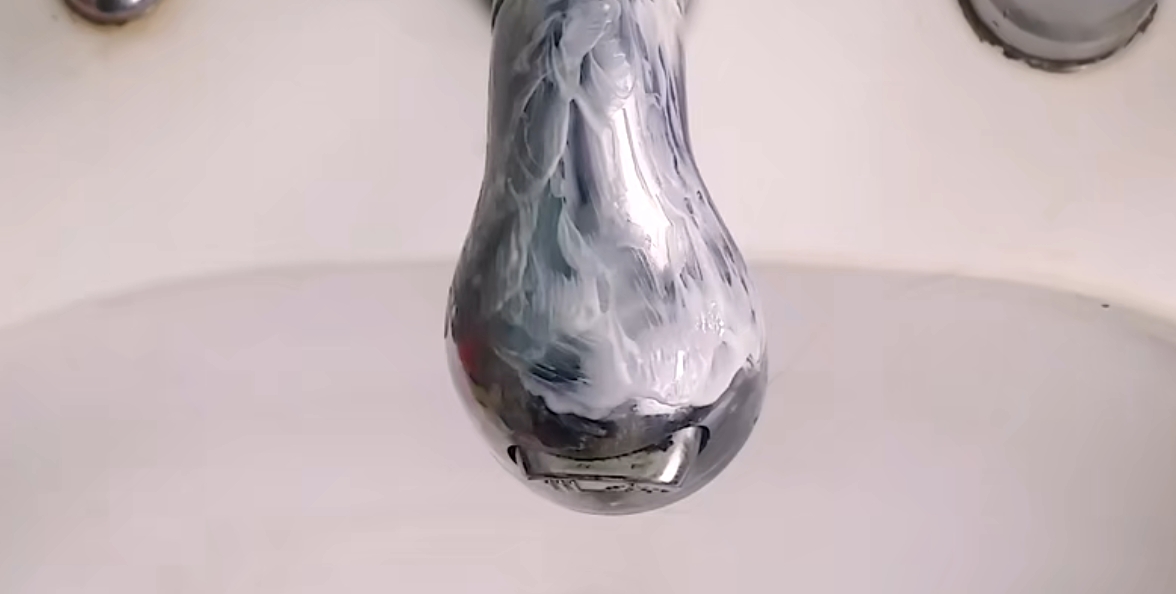 牙膏怎么正确扔掉,牙膏用完先别扔这样用更方便