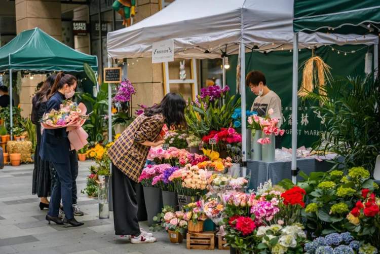 周大福戴妃70分蓝宝石戒指,周大福1000块钱的戒指
