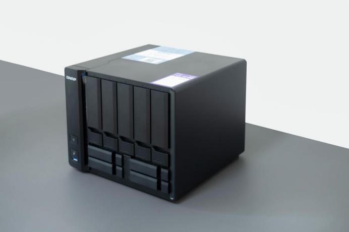 5倍速新物种：威联通TVS-951N全能体验：HTPC、软路由、虚拟机