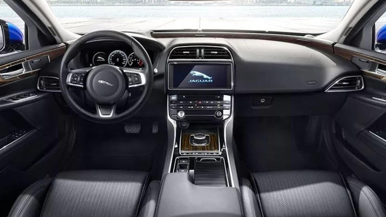 宝马3系捷豹xel奥迪a4l凯迪拉克ct5,就30万还买30万的车什么心理