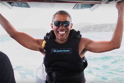 奥巴马退休后成“万精油”高中旧球衣卖12万美元全面开挂赚钱