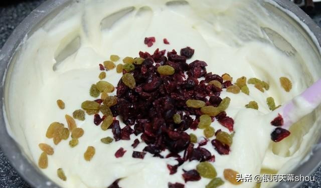 如何做蛋糕简易版无需烤箱电饭煲,电饭煲怎么做蛋糕不用牛奶蛋糕粉