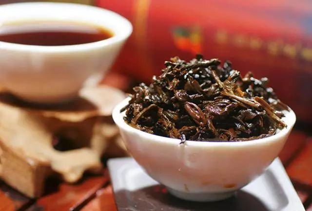 隔夜茶别着急倒掉这些用途真实用,隔夜茶喝了会通便吗