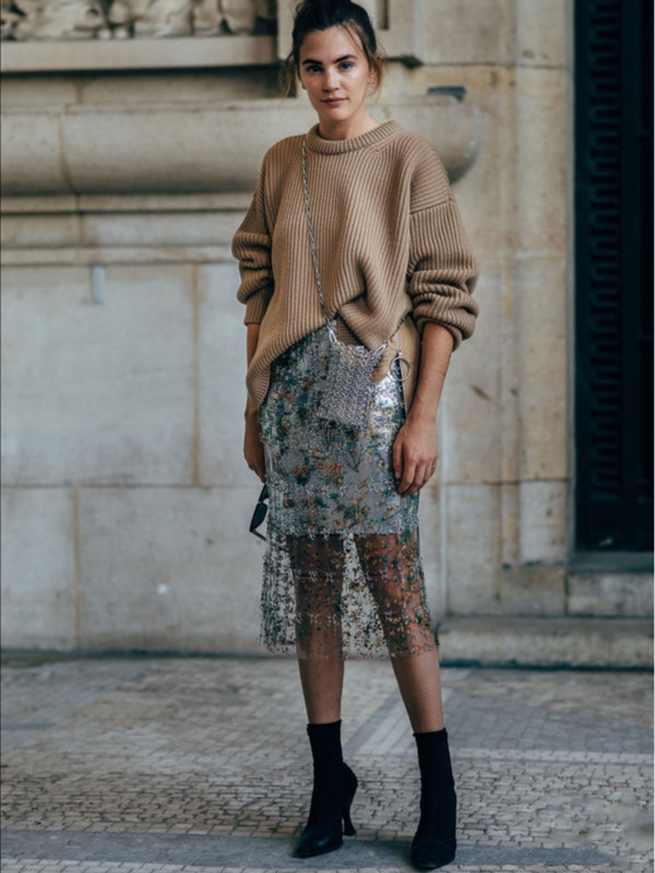 女人出门包包里都装什么,女人出门包包会带什么东西呢