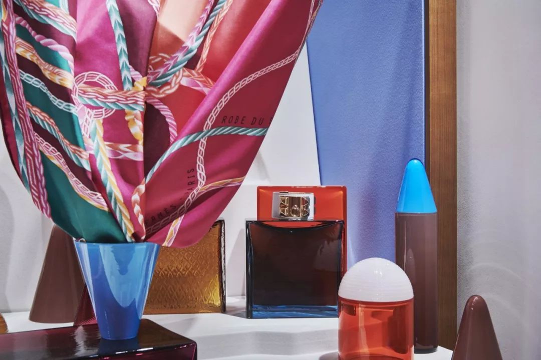 爱马仕最新的橱窗设计,手工制作的梦幻艺术空间