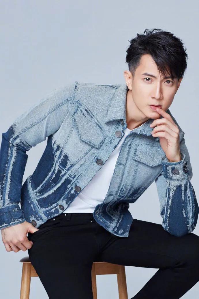 行走的荷尔蒙，这6位越老越有味，大胡茬克制又霸道，气质太绝了