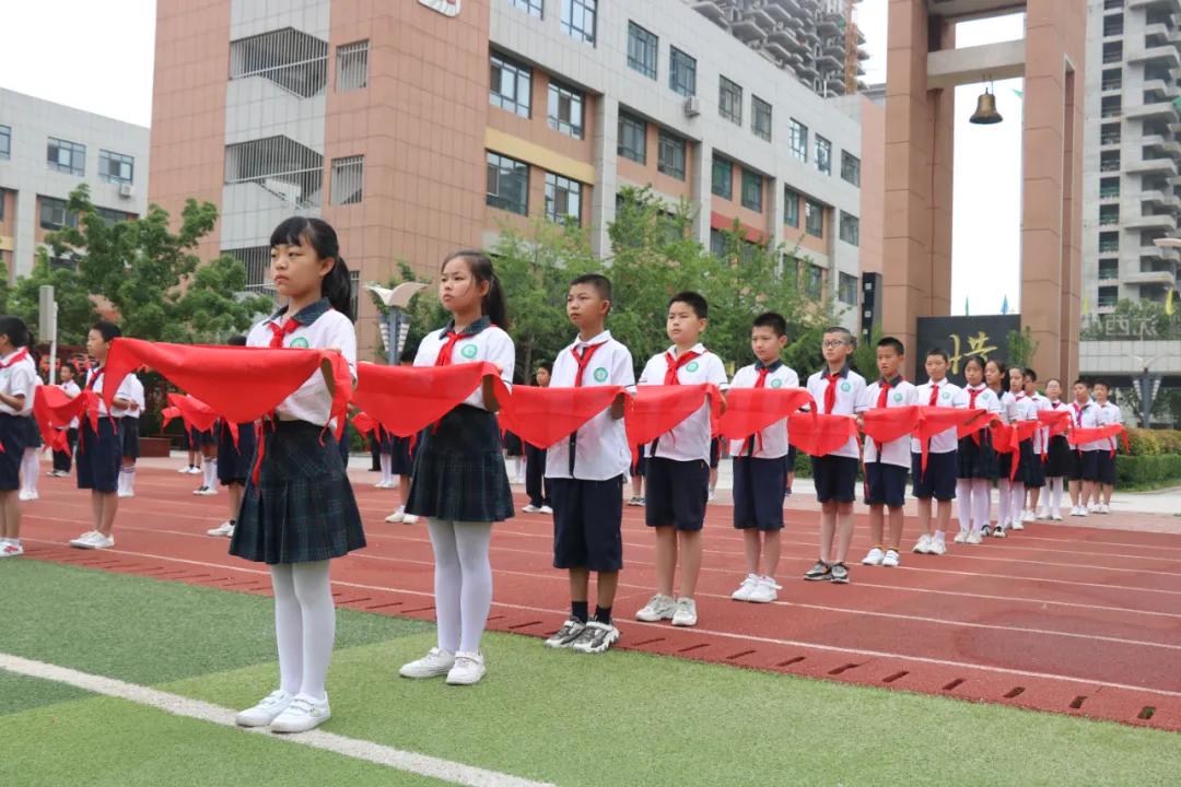 沐浴在党的阳光下幸福成长,沐浴在党的阳光下