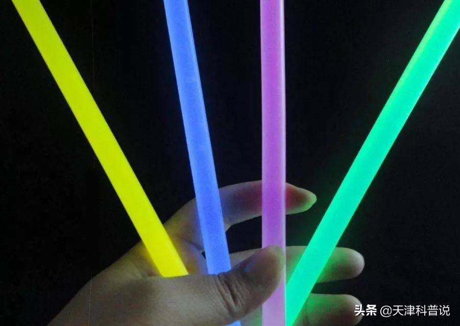 荧光棒为什么会变光,荧光棒为什么弯折后会发光