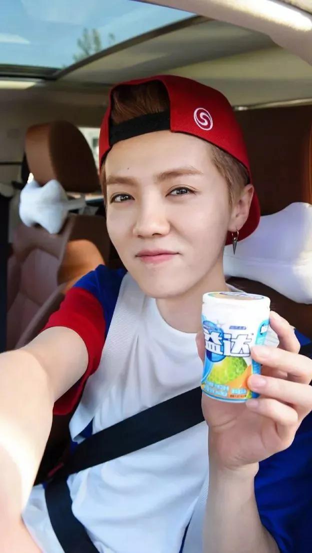 鹿晗壁纸浅蓝色系,鹿晗壁纸皮衣