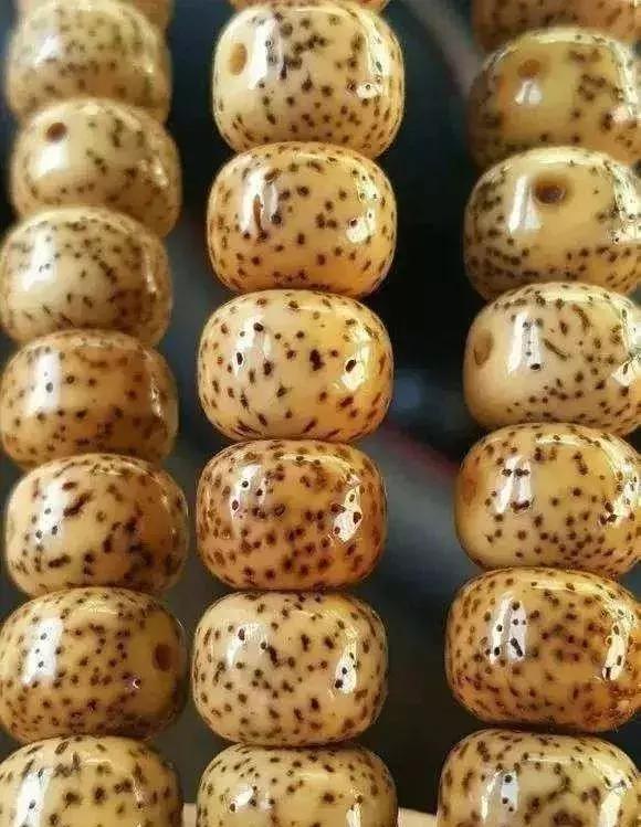 鸡油黄星月菩提盘到最后什么颜色,星月菩提怎么盘才能盘得更快上色