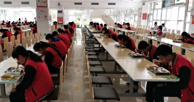 许久不见！你好校园：郑东新区中学全面复学，1.7万学子书声琅琅