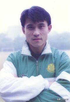 同一年进入国安,二十多年后南方醉驾断财路,他稳扎稳打蒸蒸日上