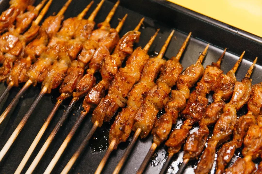 半个娱乐圈都打卡的眼镜小腰在簋街开店了！竟然3天五折！