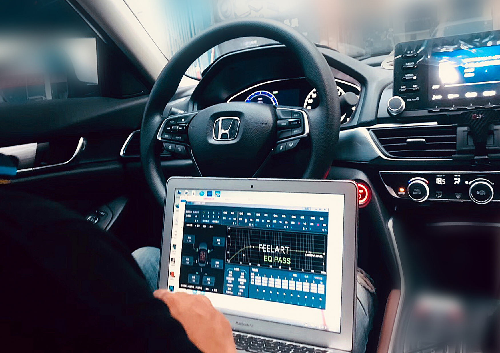 雅阁十代改装音响,十代雅阁改装音响嗡嗡响