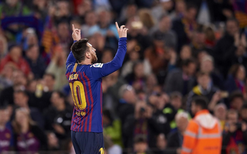 足球庆祝动作梅西和小罗,梅西和c罗的庆祝动作图片